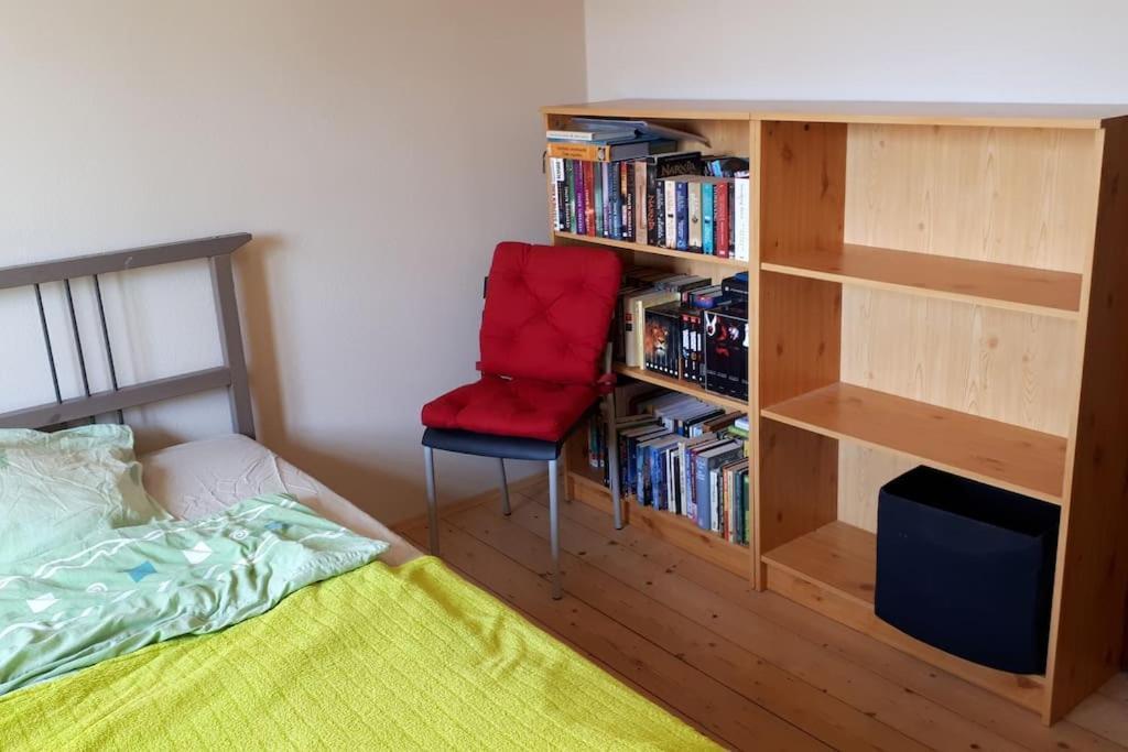 Private Room In Our Home With Free Vvo Ticket & Cats Pirna Exterior photo
