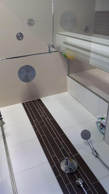 Private Room In Our Home With Free Vvo Ticket & Cats Pirna Exterior photo